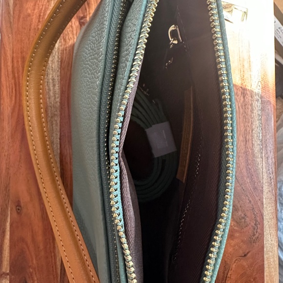 Divina Firenze Italian Leather Crossbody Bag - Picture 3 of 5